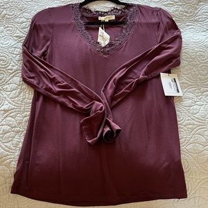 NWT Mystree Lace V-Neck Shirt